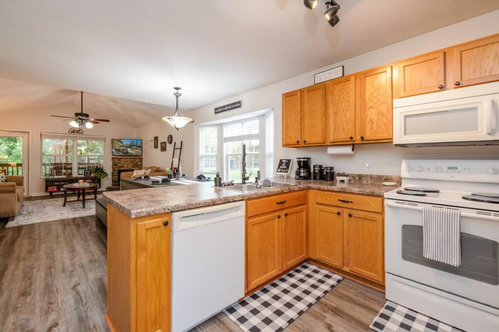Great Smoky Mountain Get-Away Villa พิเจนฟอร์จ ภายนอก รูปภาพ
