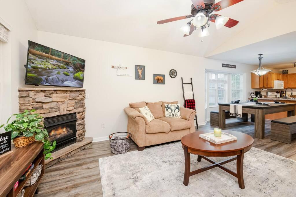 Great Smoky Mountain Get-Away Villa พิเจนฟอร์จ ภายนอก รูปภาพ